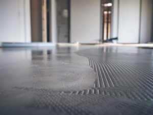 Betoniarka i cement na posadzkę